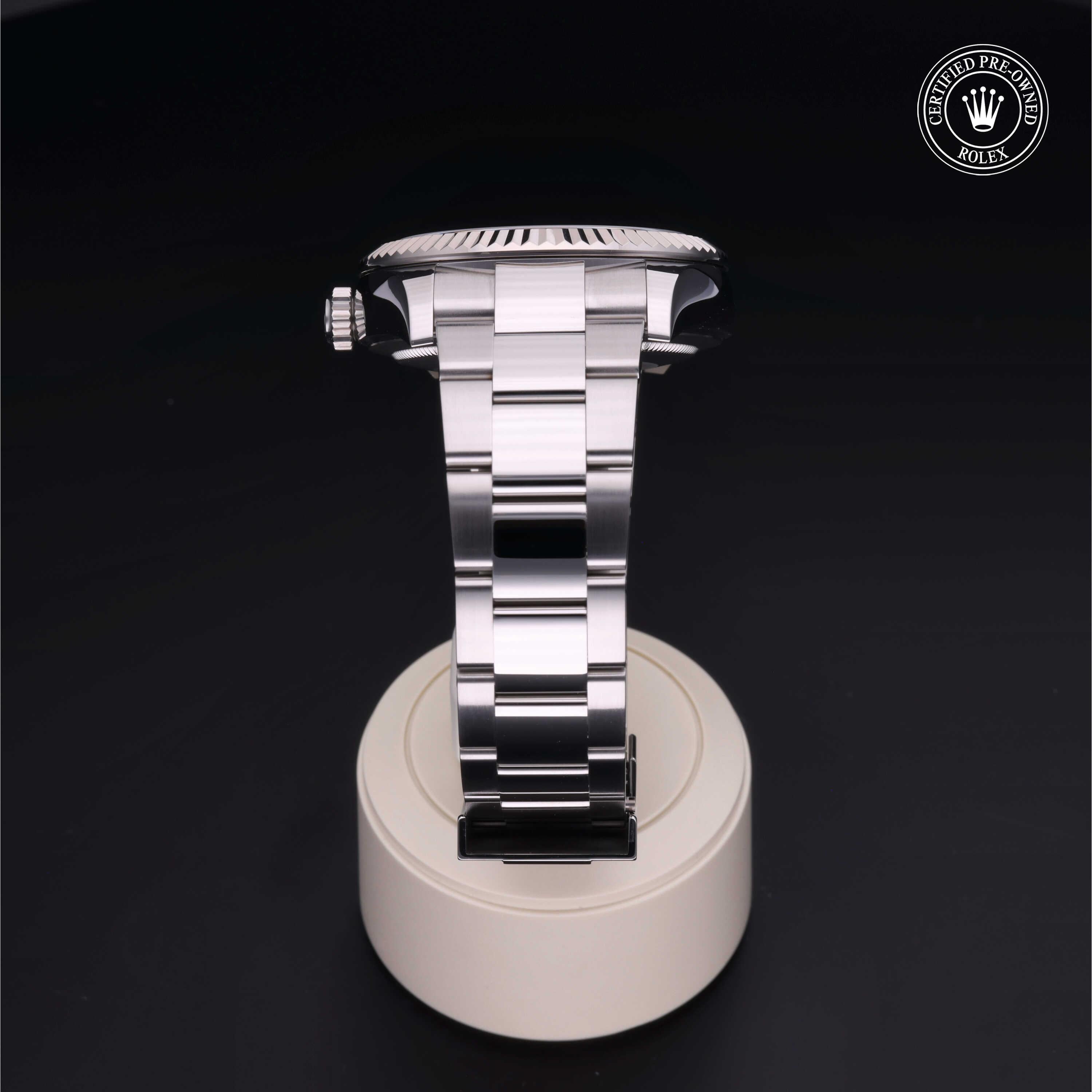 Rolex Certified Pre-owned Sky-Dweller 2022, 42 mm, Rolesor blanco V002200697
